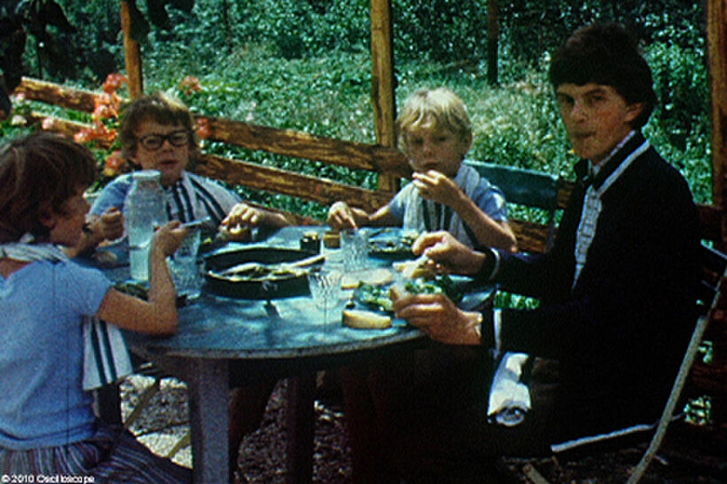 A scene from the film "The Thorn in the Heart."