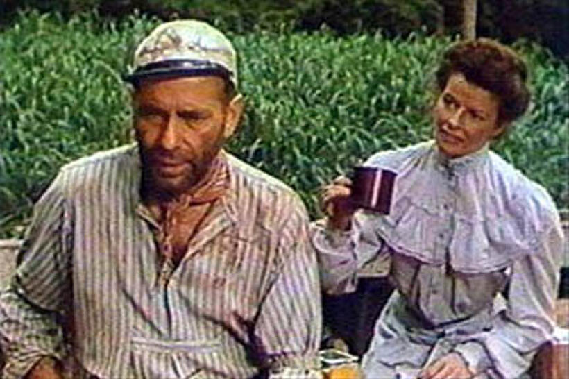 Katherine Heprbun and Humphrey Bograt in "The African Queen."