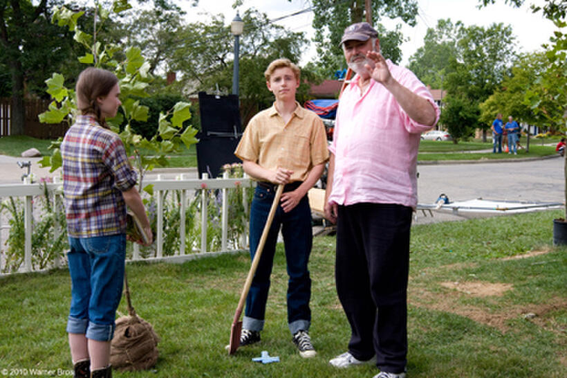 Madeline Carroll, Callan McAuliffe and director Rob Reiner on the set of "Flipped."