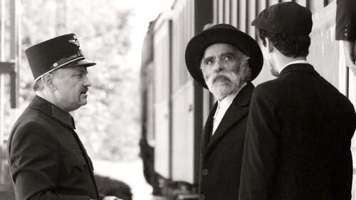 1945 (2017)