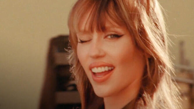 Miley Cyrus: Something Beautiful