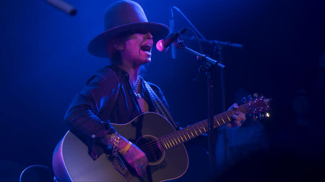 Linda Perry: Let It Die Here