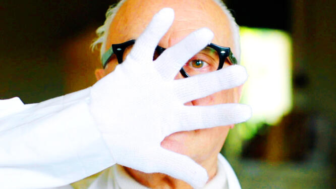 Manolo: The Boy Who Made Shoes for Lizards