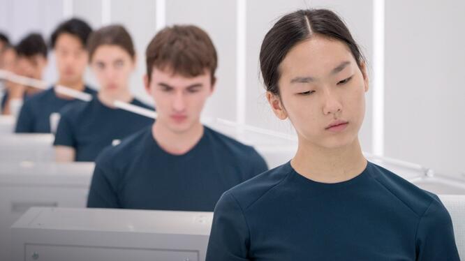 Voyagers: Featurette - On the Surface