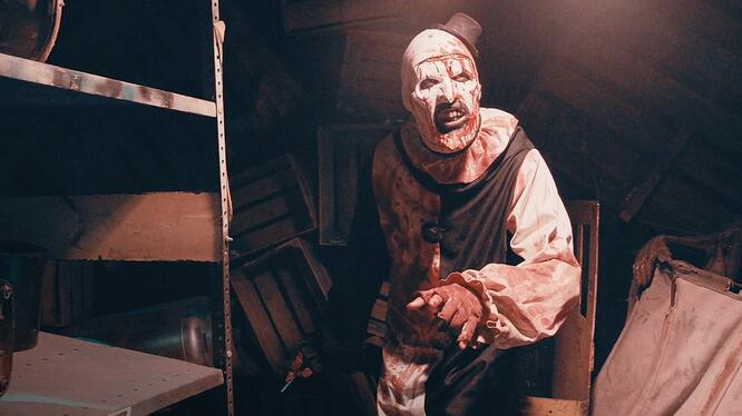 Terrifier 2: Exclusive Movie Clip - Hunting Jonathan