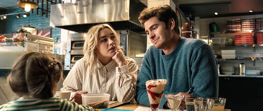 Florence Pugh and Andrew Garfield in We Live In Time