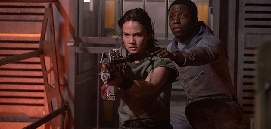 Cailee Spaeny and David Jonsson in Alien: Romulus