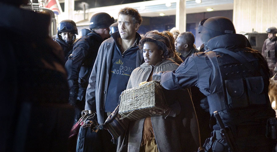 Clive Owen and Clare-Hope Ashley in Children of Men