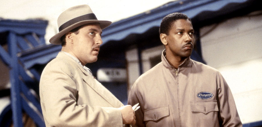 Tom Sizemore and Denzel Washington in Devil In A Blue Dress