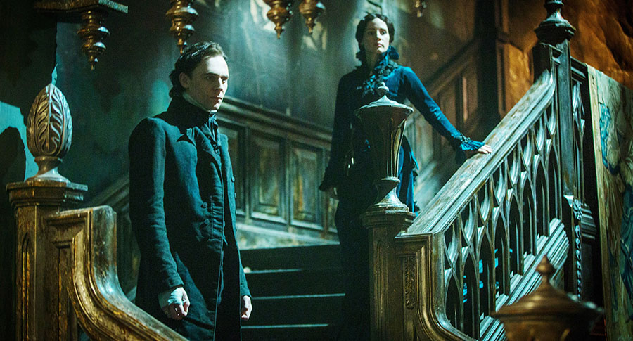 Tom Hiddleston and Jessica Chastain in Crimson Peak