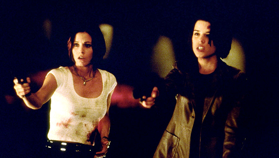 Courteney Cox and Neve Campbell in Scream 2