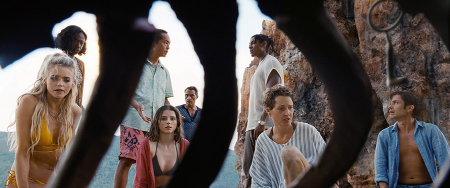 Abbey Lee, Nikki Amuka-Bird, Ken Leung, Thomasin McKenzie, Rufus Sewell, Aaron Pierre, Vicky Krieps and Gael Garcia Bernal in Old