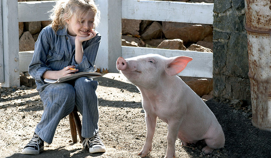 Dakota Fanning and Wilbur in Charlotte's Web