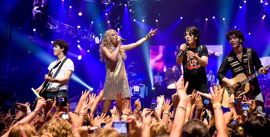 Taylor Swift and Jonas Brothers in Jonas Brothers: The 3D Concert Experience